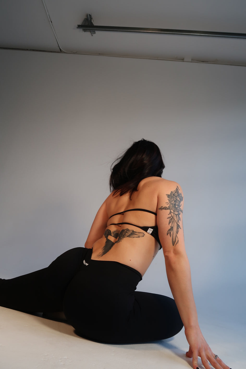 26’ V CUT SCRUNCH LEGGINGS