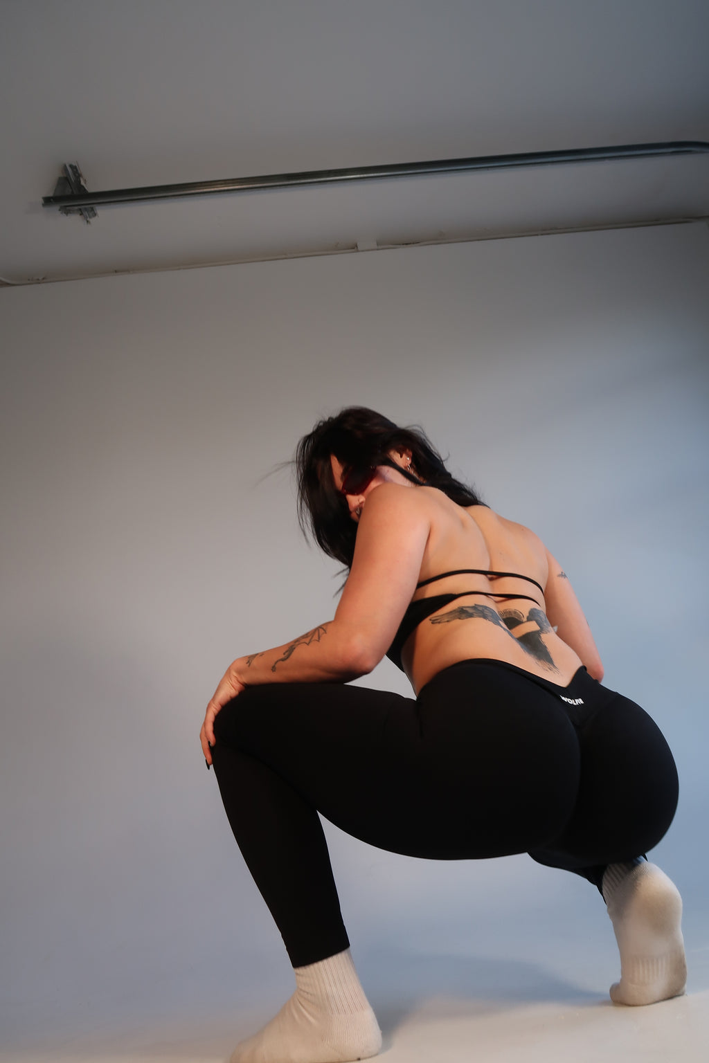 26’ V CUT SCRUNCH LEGGINGS