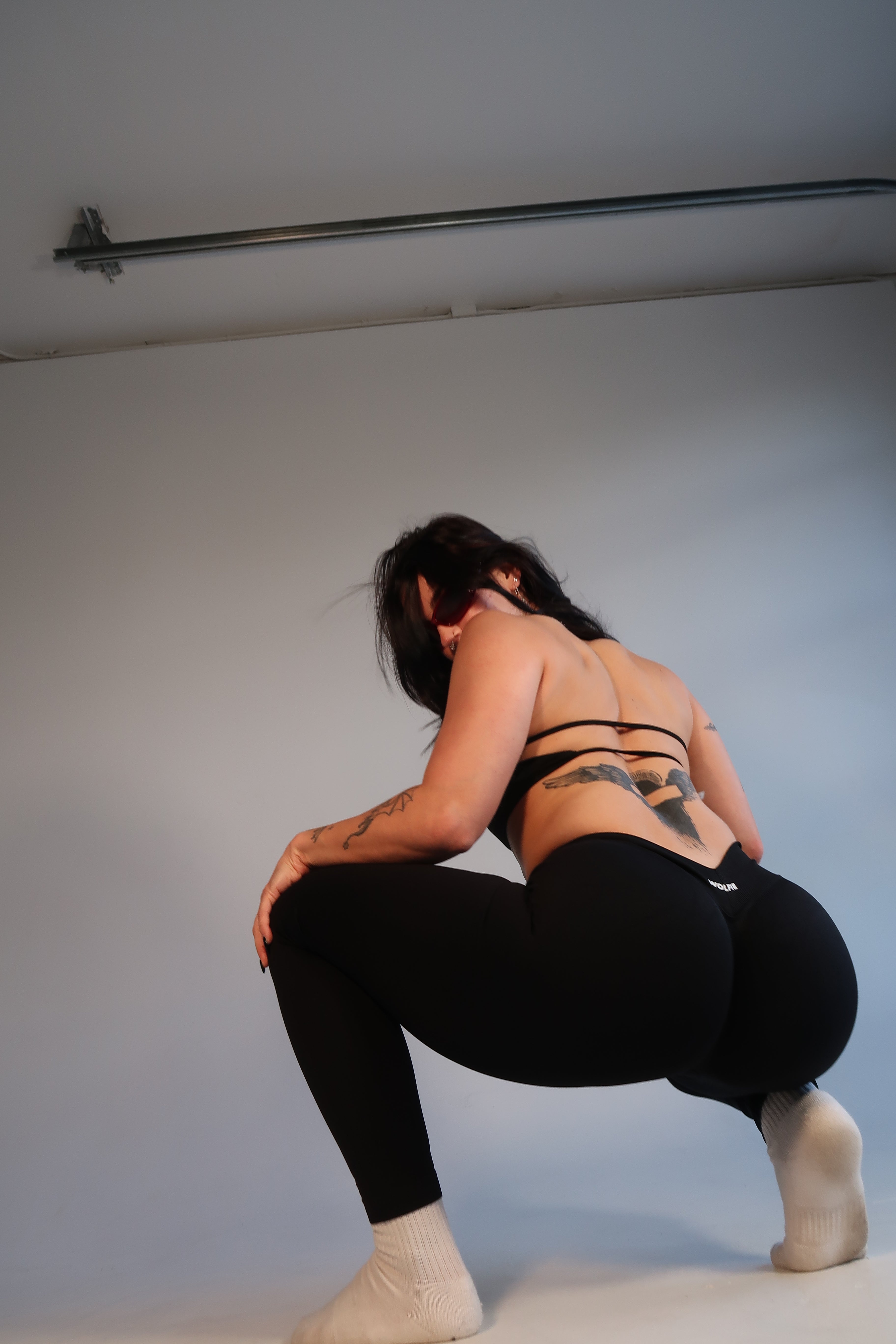 26’ V CUT SCRUNCH LEGGINGS